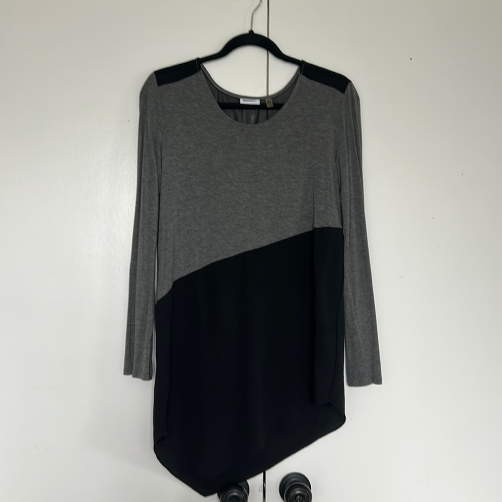 DKNYC asymmetric color block top